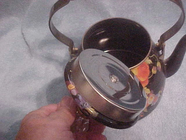 MacKENZIE CHILDS 2 QT BLACK FLOWER MARKET TEA KETTLE DISPLAY UNUSED