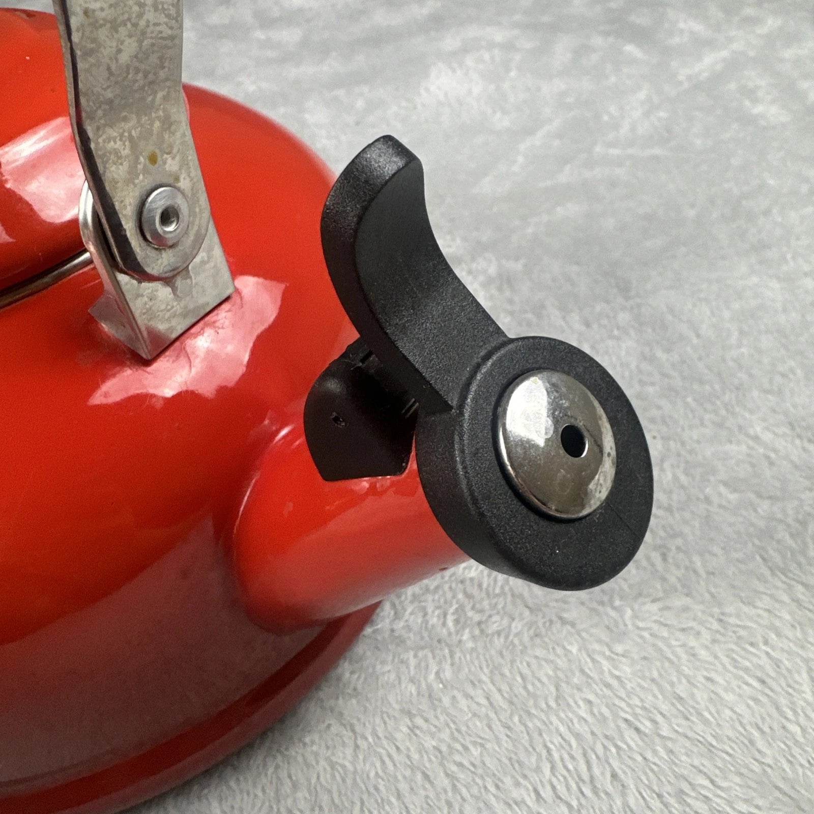 Le Creuset Kettle Enamel On Steel Whistling 1.7Qt (1.6 L) Tea  Cerise Cherry Red