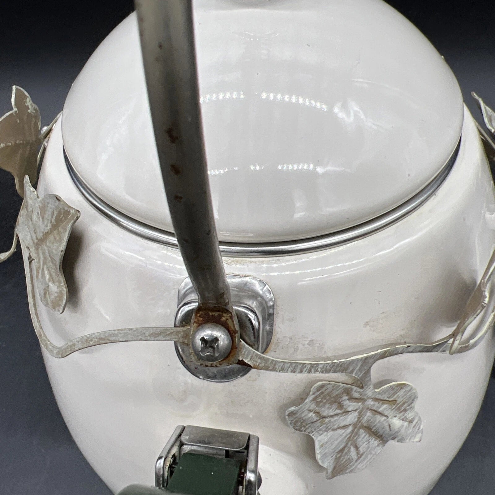VTG Via Ancona White Enamel Whistling Tea Kettle Ivory, Green Knob Ivy Garland