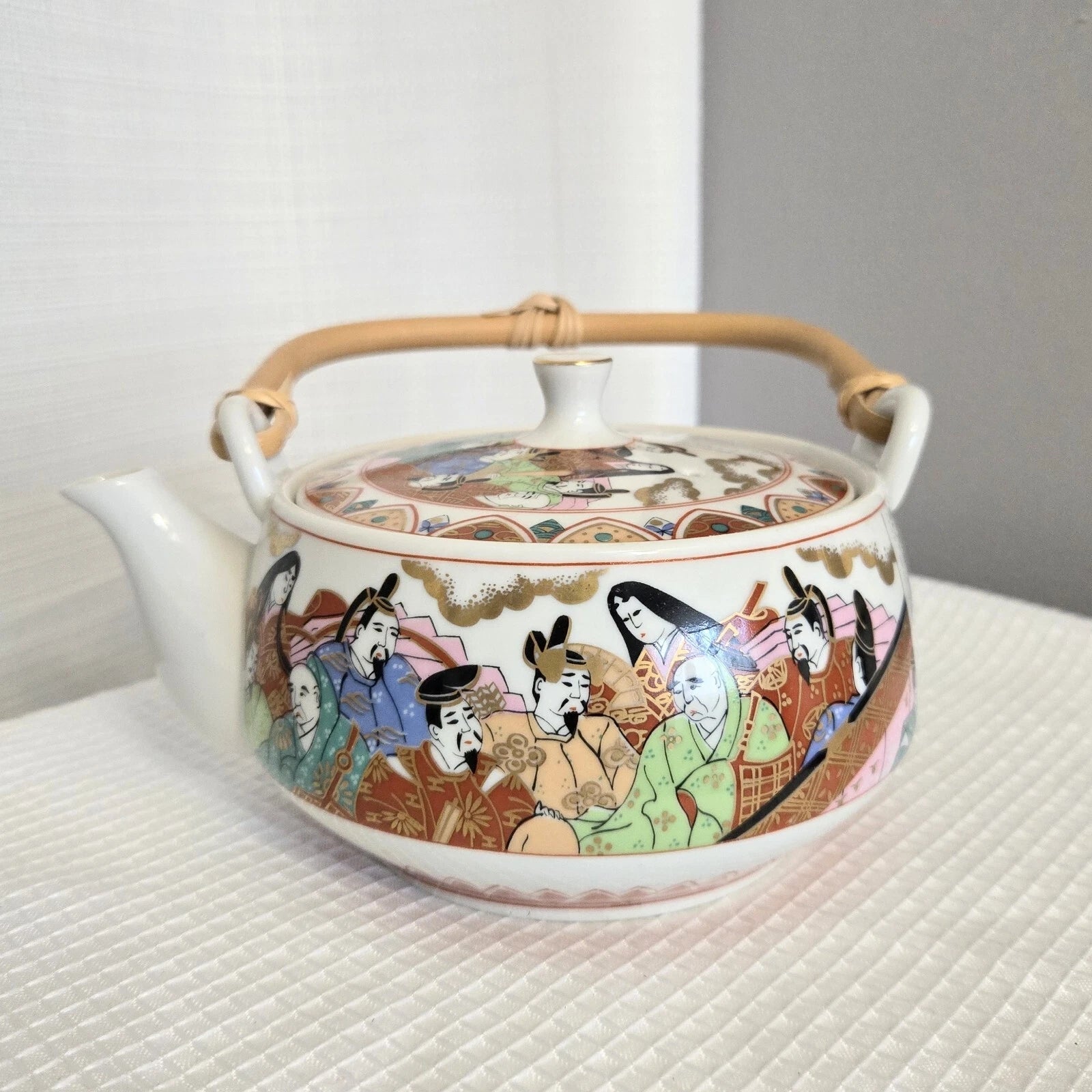 Vtg Porcelain Loose Leaf Teapot 4 Cups Oriental Design People Bamboo Handle