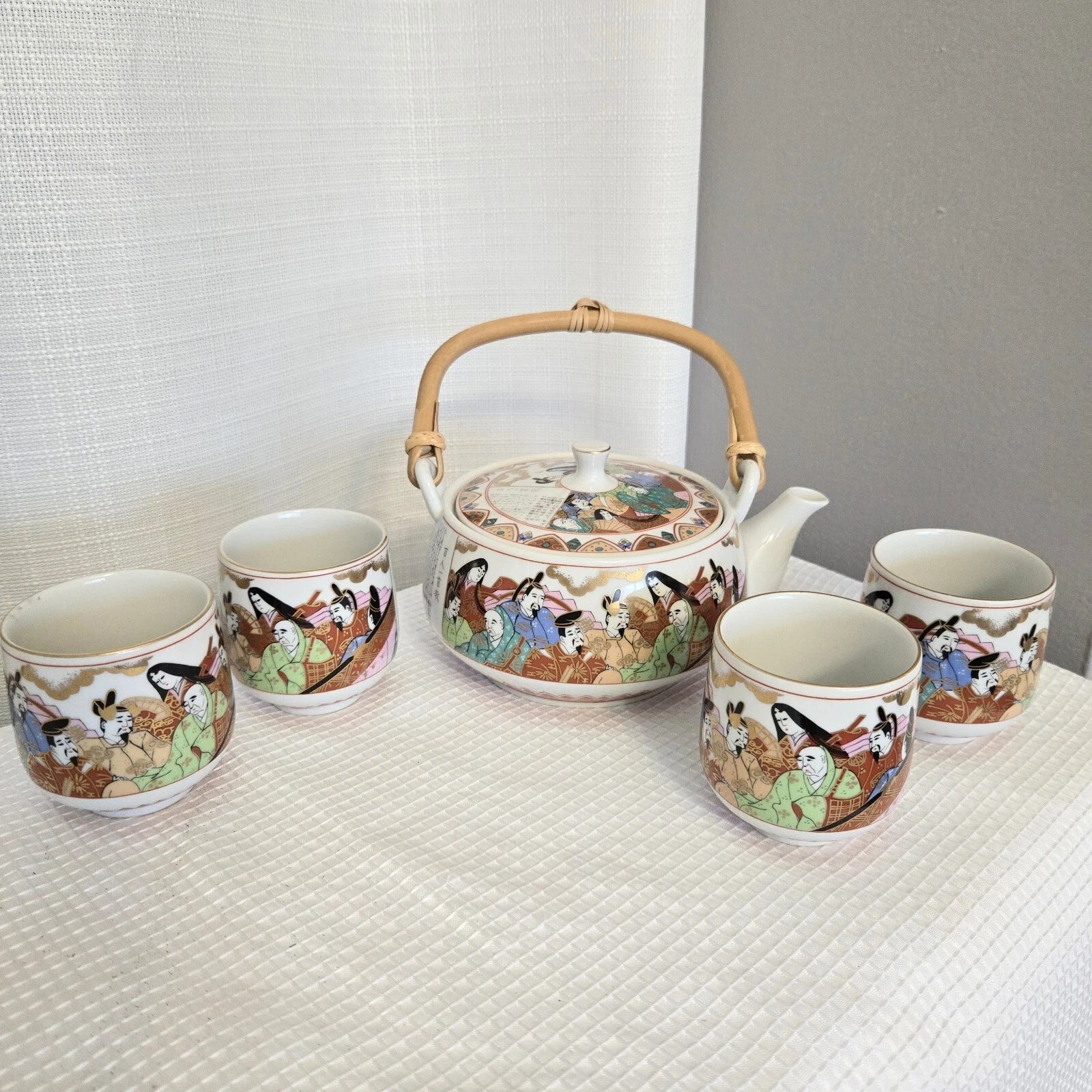 Vtg Porcelain Loose Leaf Teapot 4 Cups Oriental Design People Bamboo Handle