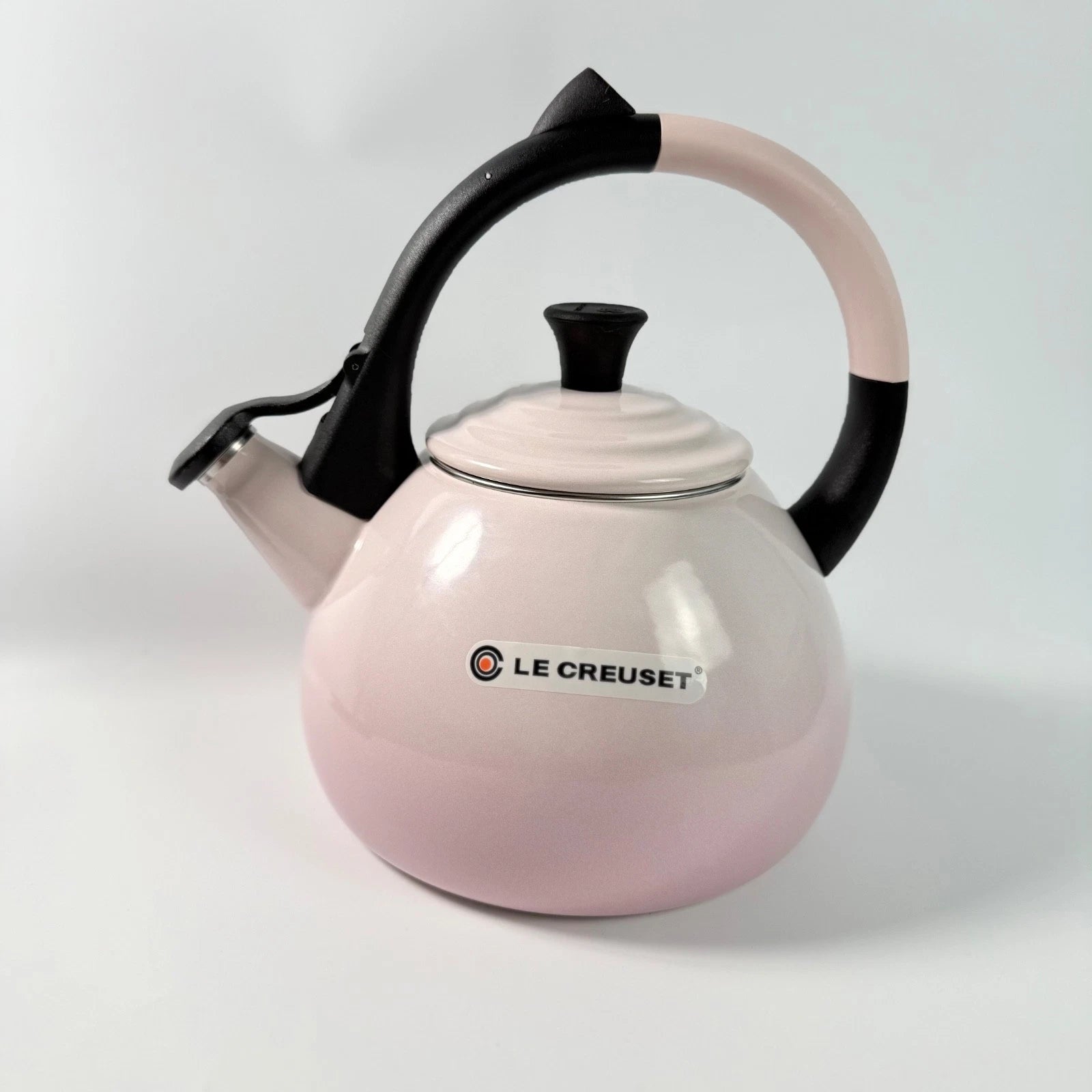 Le Creuset 1.6 qt / 1.5 L Oolong Whistling Tea Kettle – Shell Pink – New in Box