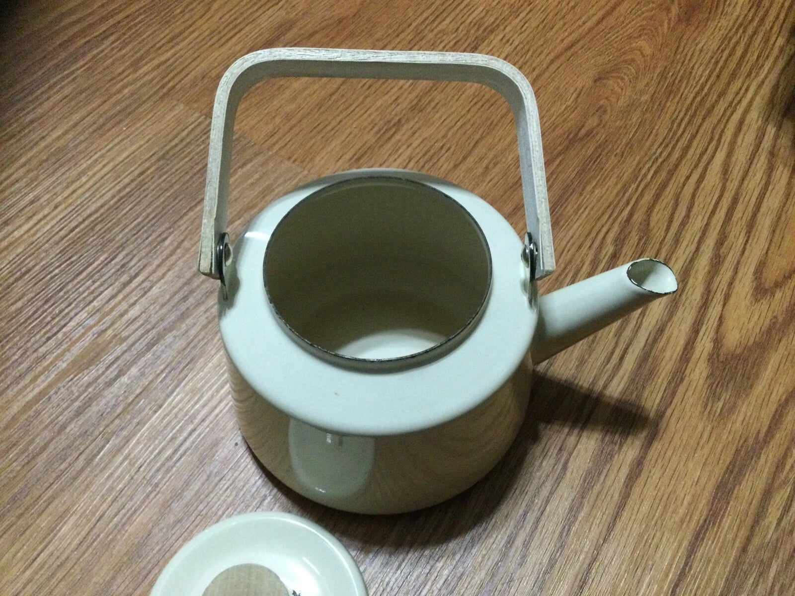 Vintage Enamel Tea Kettle Ivory AS IS Shows Some Rust