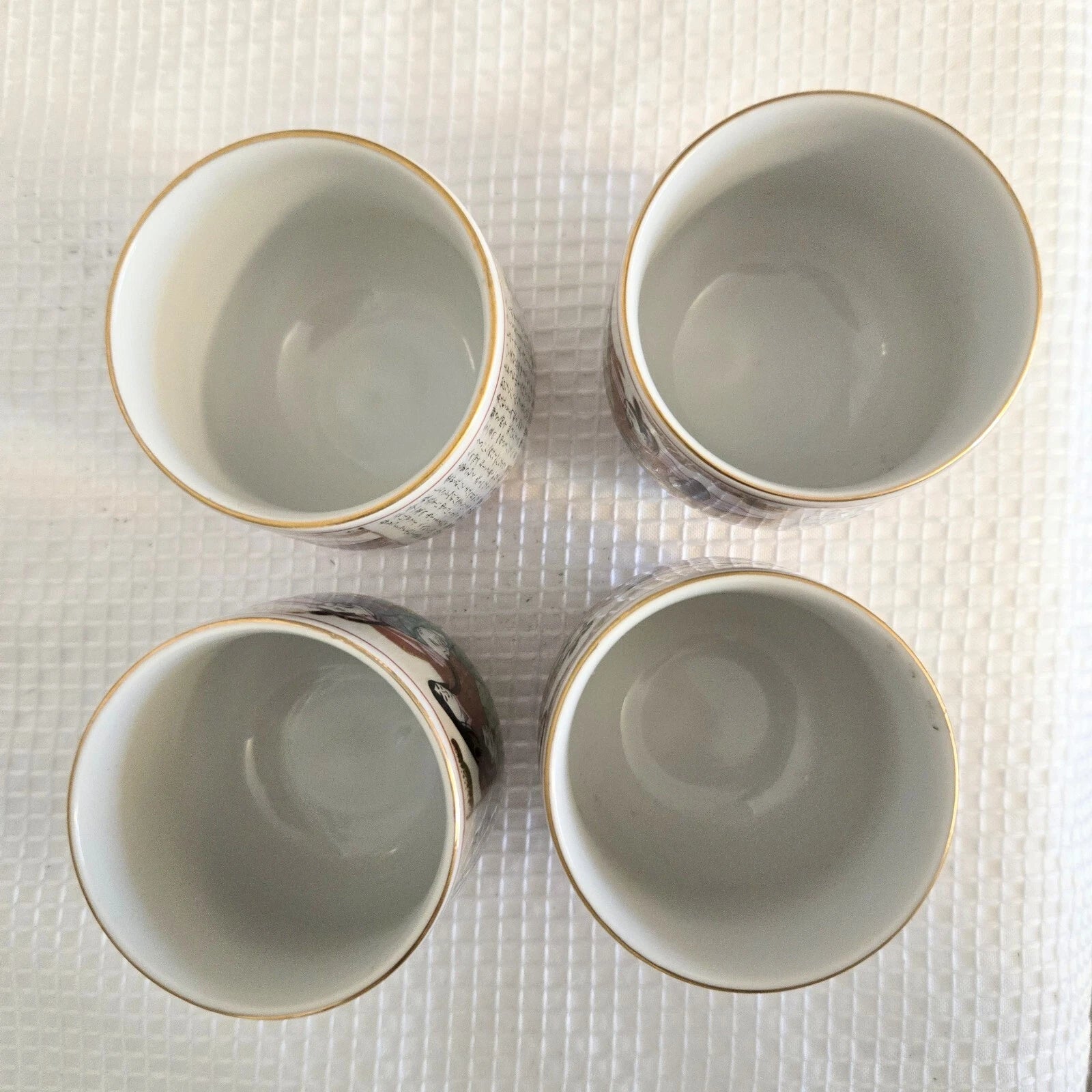 Vtg Porcelain Loose Leaf Teapot 4 Cups Oriental Design People Bamboo Handle