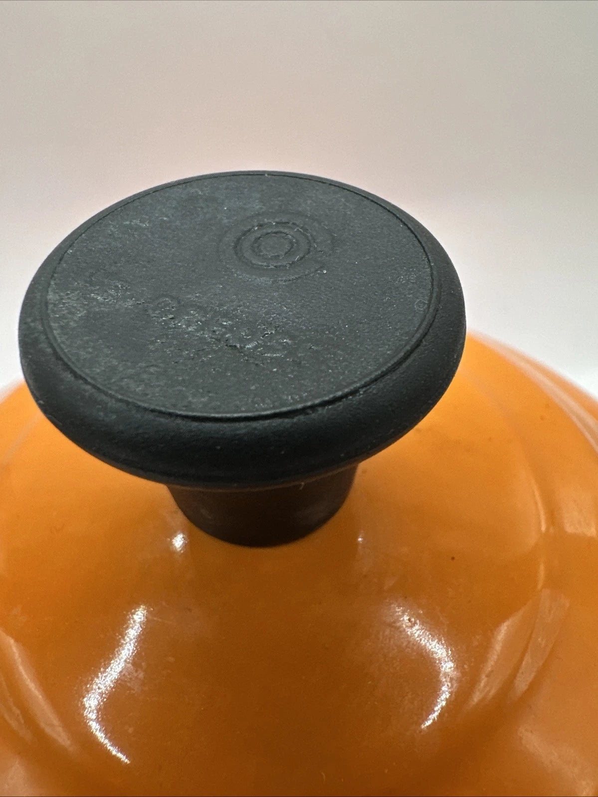 Le Creuset Orange Flame Enamel Whistling Tea Kettle Pot Sturdy Handle 1.7 Qt