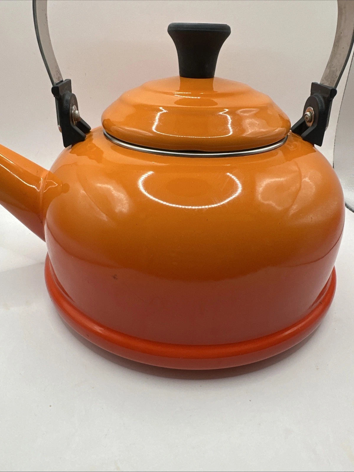 Le Creuset Orange Flame Enamel Whistling Tea Kettle Pot Sturdy Handle 1.7 Qt