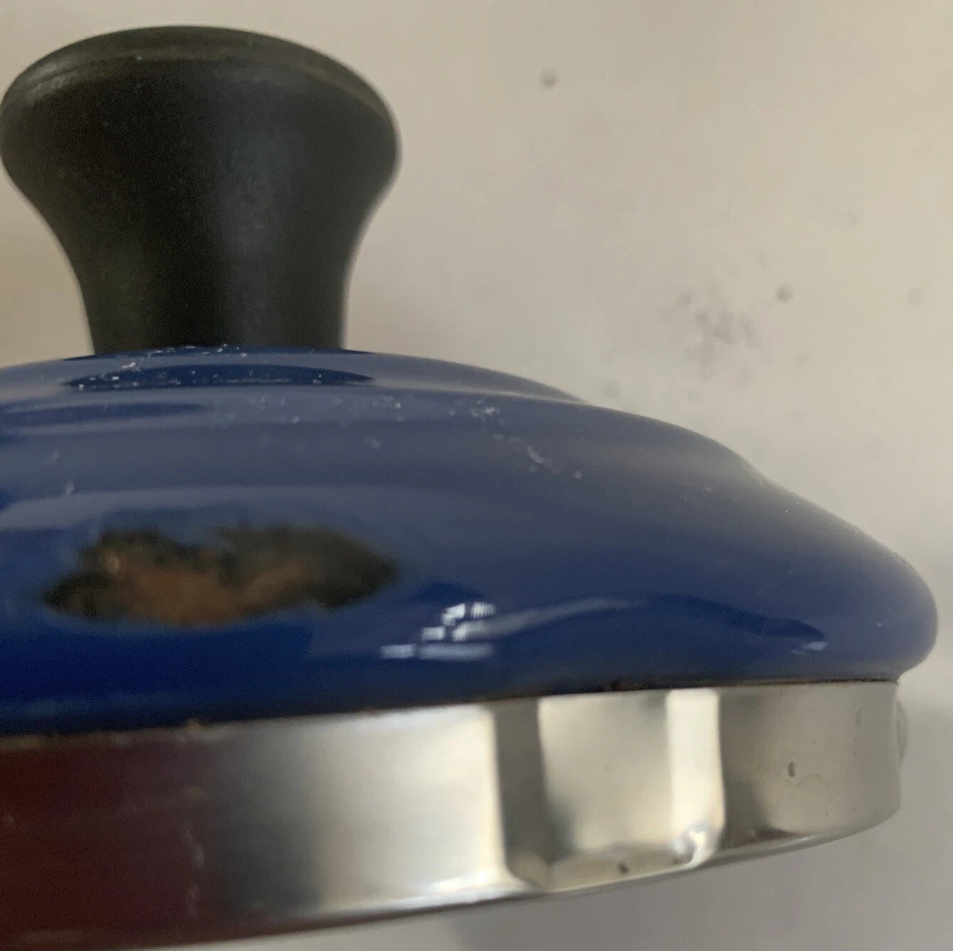 Le Creuset Whistling Tea Kettle Blue 1.6 Liter 1.7 Quart Enamel Steel Small Chip