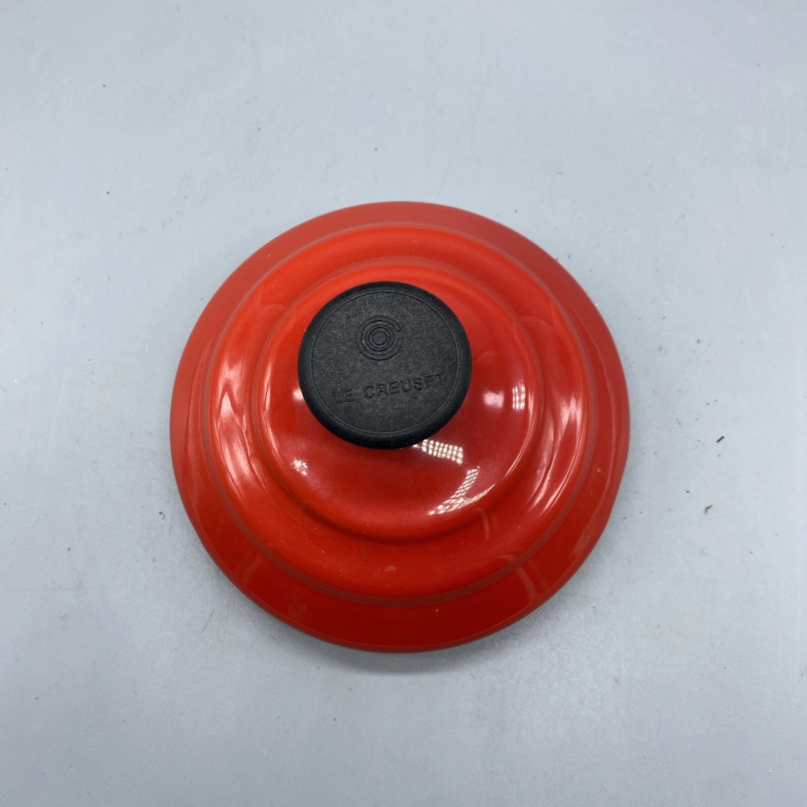 Le Creuset Classic Red Ombré Enamel Whistling Tea Kettle Pot 1.6 L / 1.7 Qt