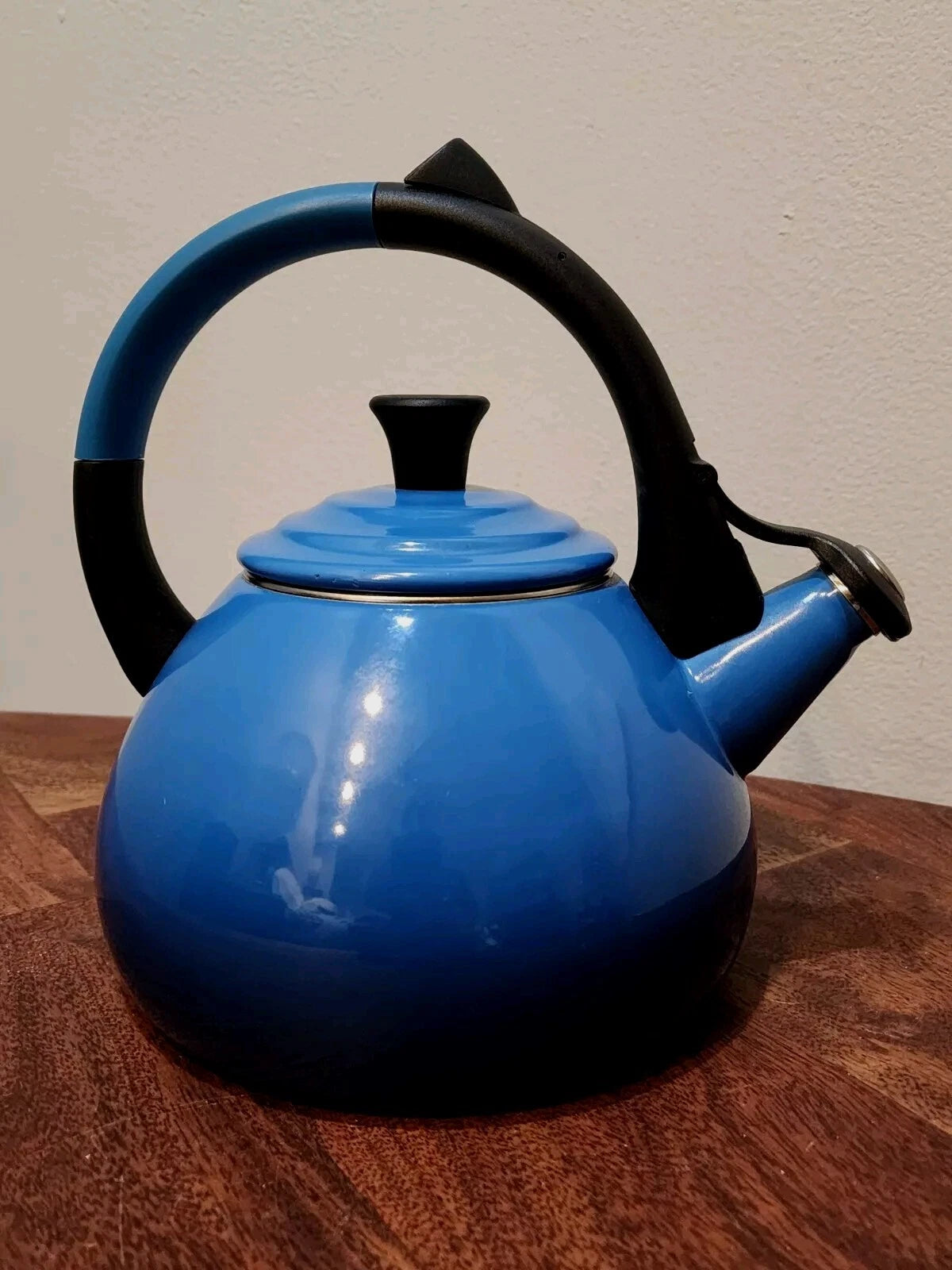 Le Creuset Blue Enamel On Steel Oolong Whistling Tea Kettle 1.6 qt Superb Condit