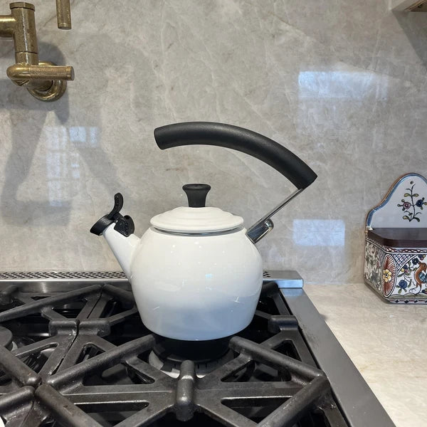 Le Creuset Kettt Cantilever Handle Tea Kettle White Porcelain Enamel 1.25 Quart