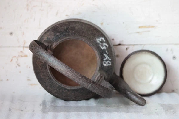 Enamel Inside Tea Kettle Vintage Cast Iron 4 Pints Kitchenware Made in England