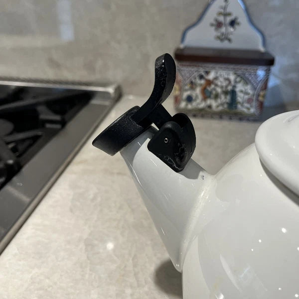 Le Creuset Kettt Cantilever Handle Tea Kettle White Porcelain Enamel 1.25 Quart