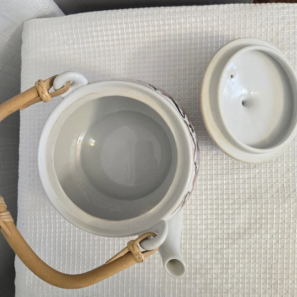 Vtg Porcelain Loose Leaf Teapot 4 Cups Oriental Design People Bamboo Handle