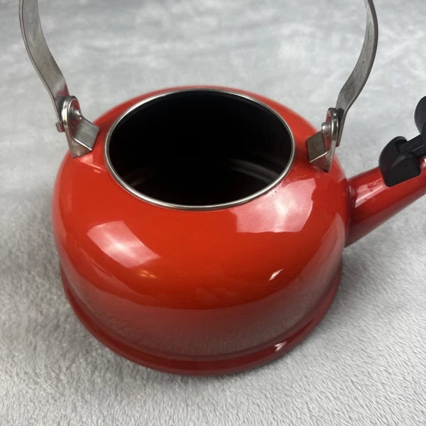 Le Creuset Kettle Enamel On Steel Whistling 1.7Qt (1.6 L) Tea  Cerise Cherry Red