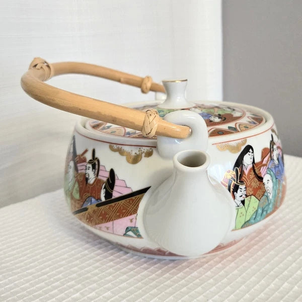 Vtg Porcelain Loose Leaf Teapot 4 Cups Oriental Design People Bamboo Handle