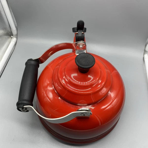 Le Creuset Classic Red Ombré Enamel Whistling Tea Kettle Pot 1.6 L / 1.7 Qt