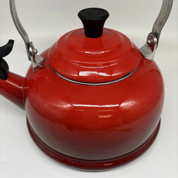 Le Creuset Whistling Tea Kettle Teapot Cerise Ombre 1.7 Qt Enamel On Steel
