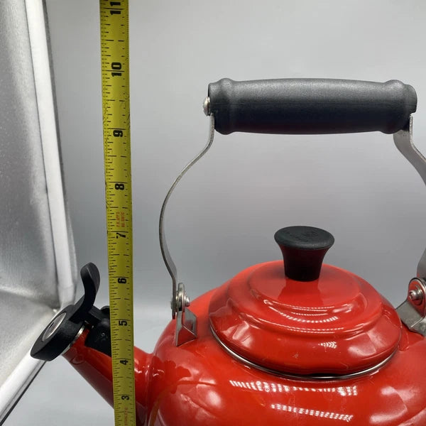 Le Creuset Classic Red Ombré Enamel Whistling Tea Kettle Pot 1.6 L / 1.7 Qt
