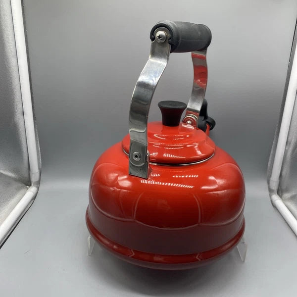 Le Creuset Classic Red Ombré Enamel Whistling Tea Kettle Pot 1.6 L / 1.7 Qt