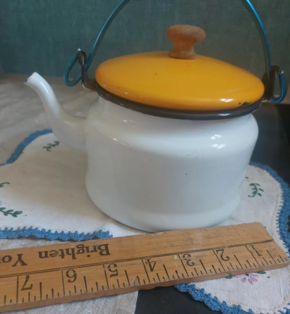 Vtg enamel ware tea kettle pitcher farmhouse chic yellow and white
