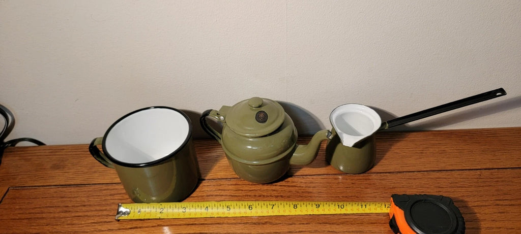 VINTAGE SET OF HUTA SILESIA ENAMEL WARE GREEN/WHITE CUP, TEA POT, WARMING POT