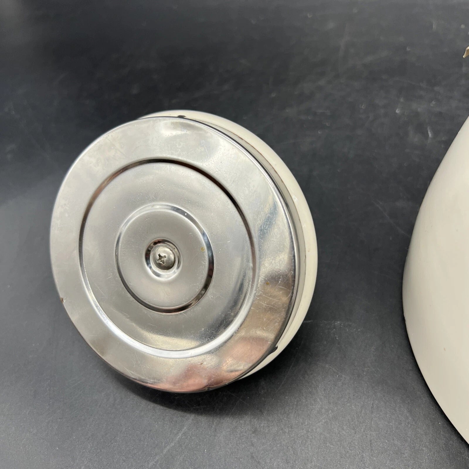 VTG Via Ancona White Enamel Whistling Tea Kettle Ivory, Green Knob Ivy Garland