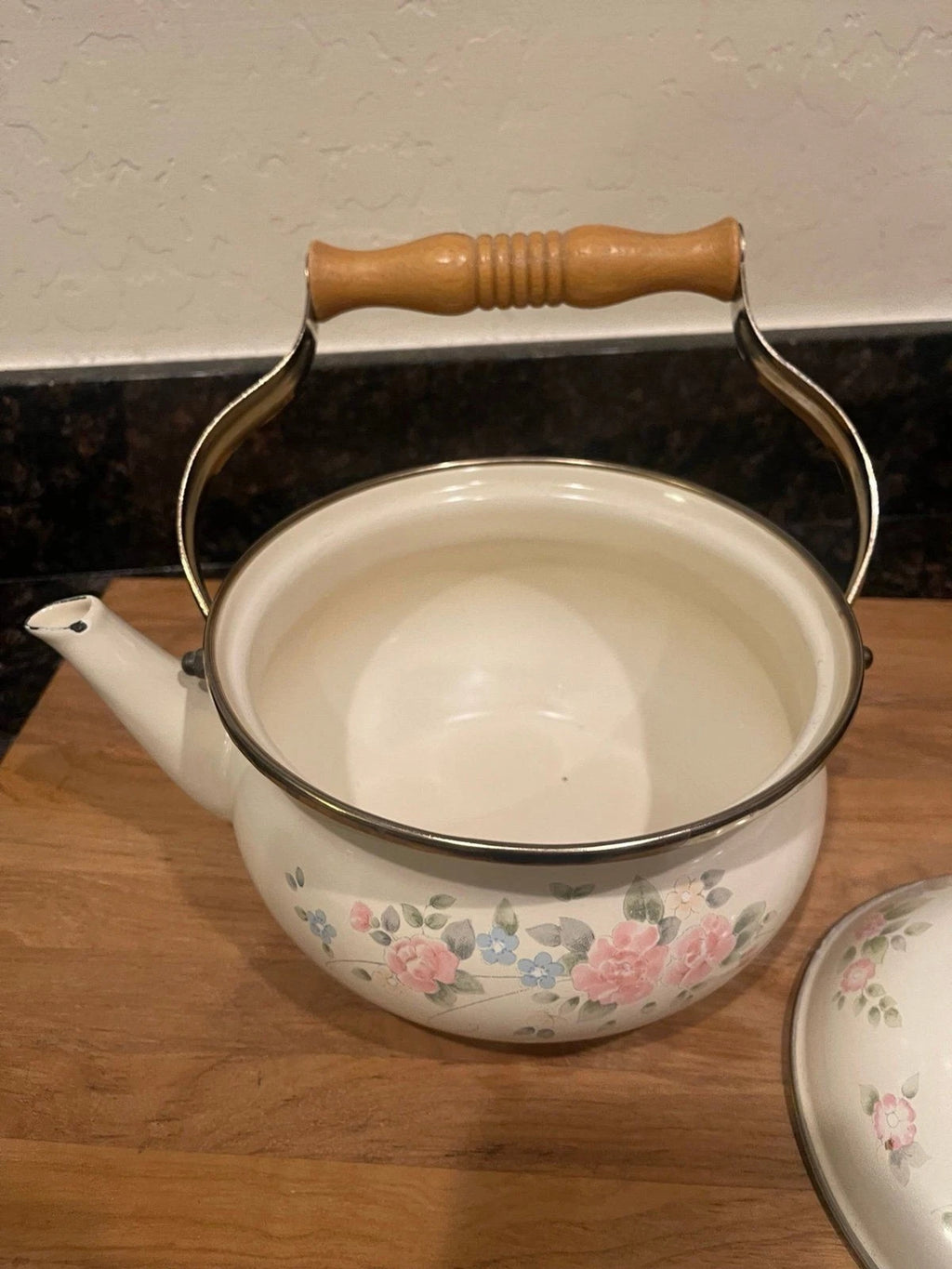 Pfaltzgraff Tea Rose Enamelware Kettle w/Lid
