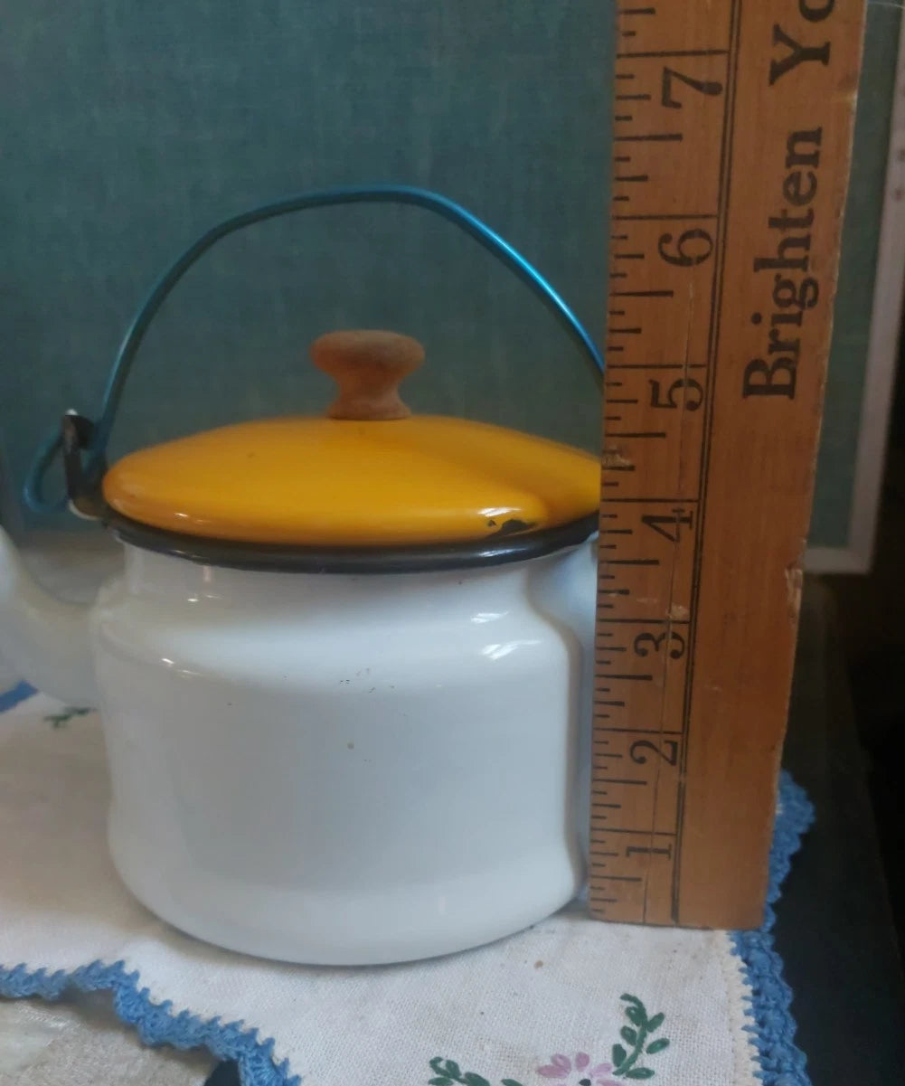 Vtg enamel ware tea kettle pitcher farmhouse chic yellow and white