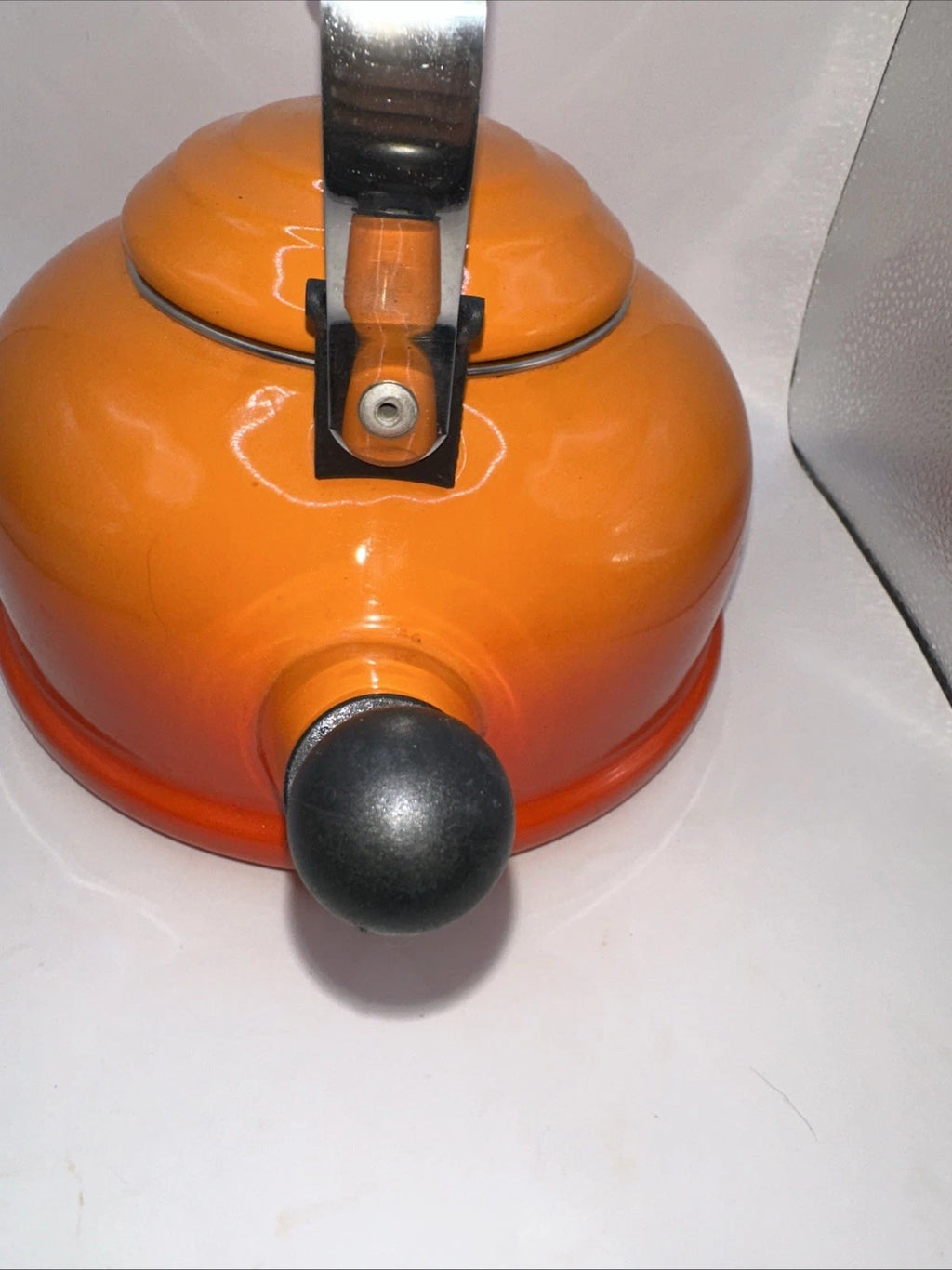 Le Creuset Orange Flame Enamel Whistling Tea Kettle Pot Sturdy Handle 1.7 Qt