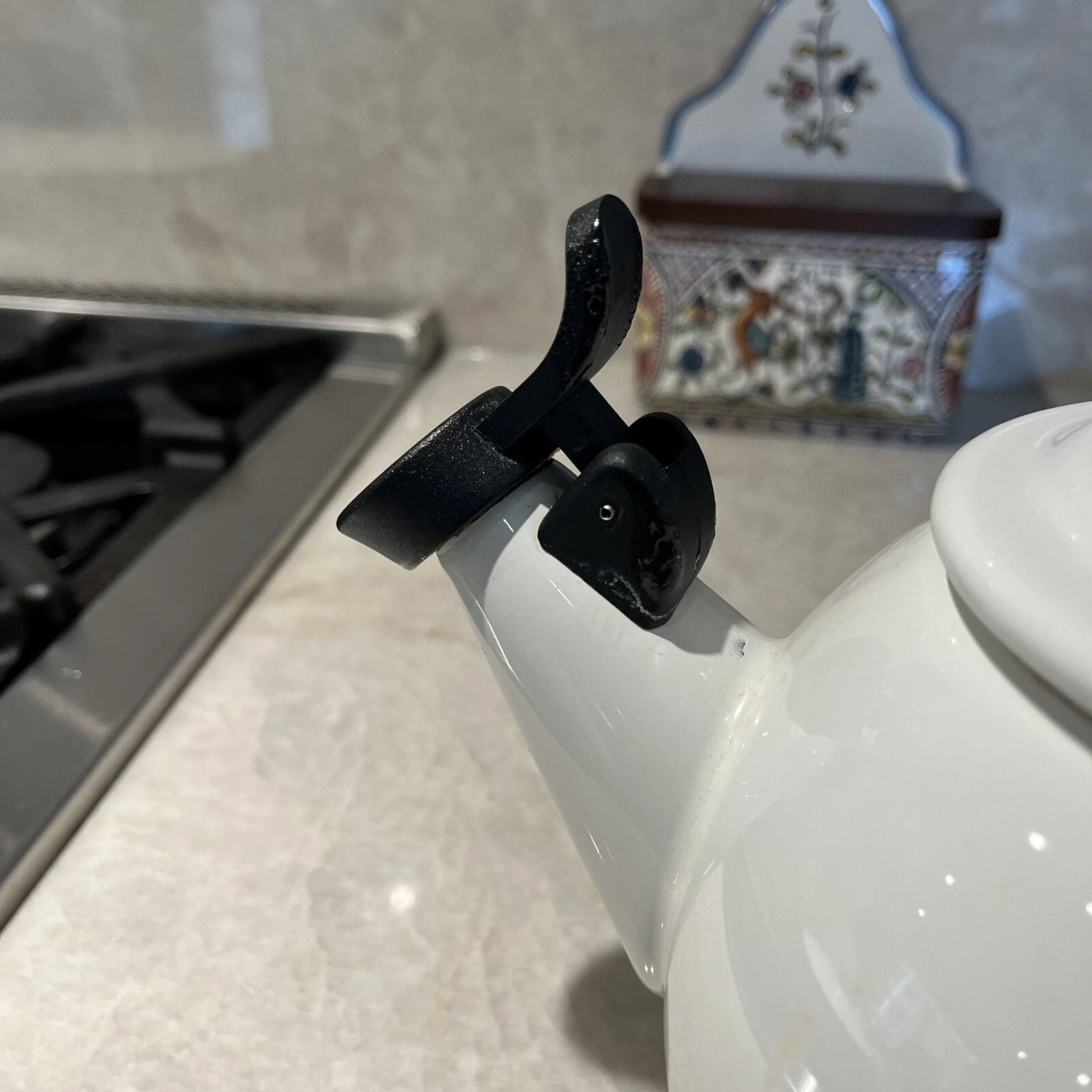 Le Creuset Kettt Cantilever Handle Tea Kettle White Porcelain Enamel 1.25 Quart