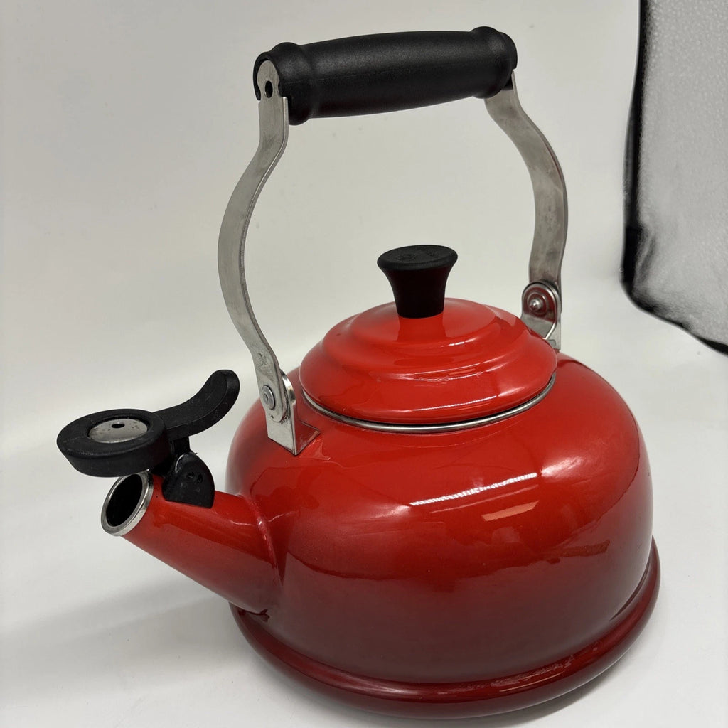 Le Creuset Whistling Tea Kettle Teapot Cerise Ombre 1.7 Qt Enamel On Steel