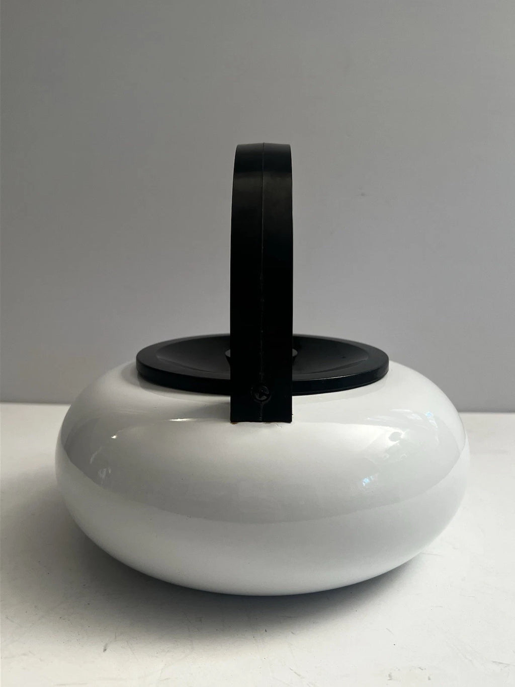 MCM Copco Sam Lebowitz Ultimo 2.5 Qt White Enameled Steel Whistling Tea Kettle