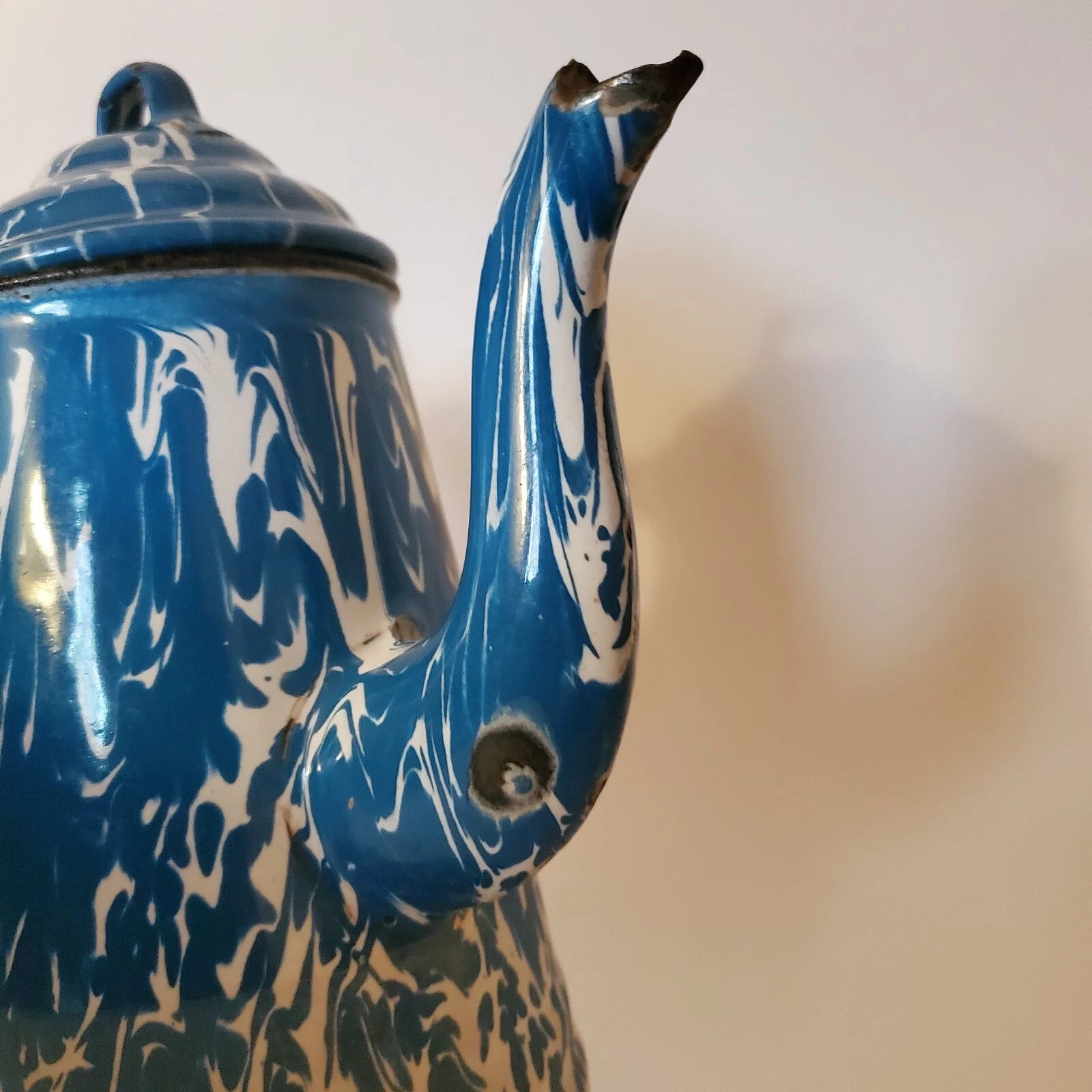 Antique Enamelware Coffee Pot Hinged Lid Seamless Original Turquoise Swirl 9"