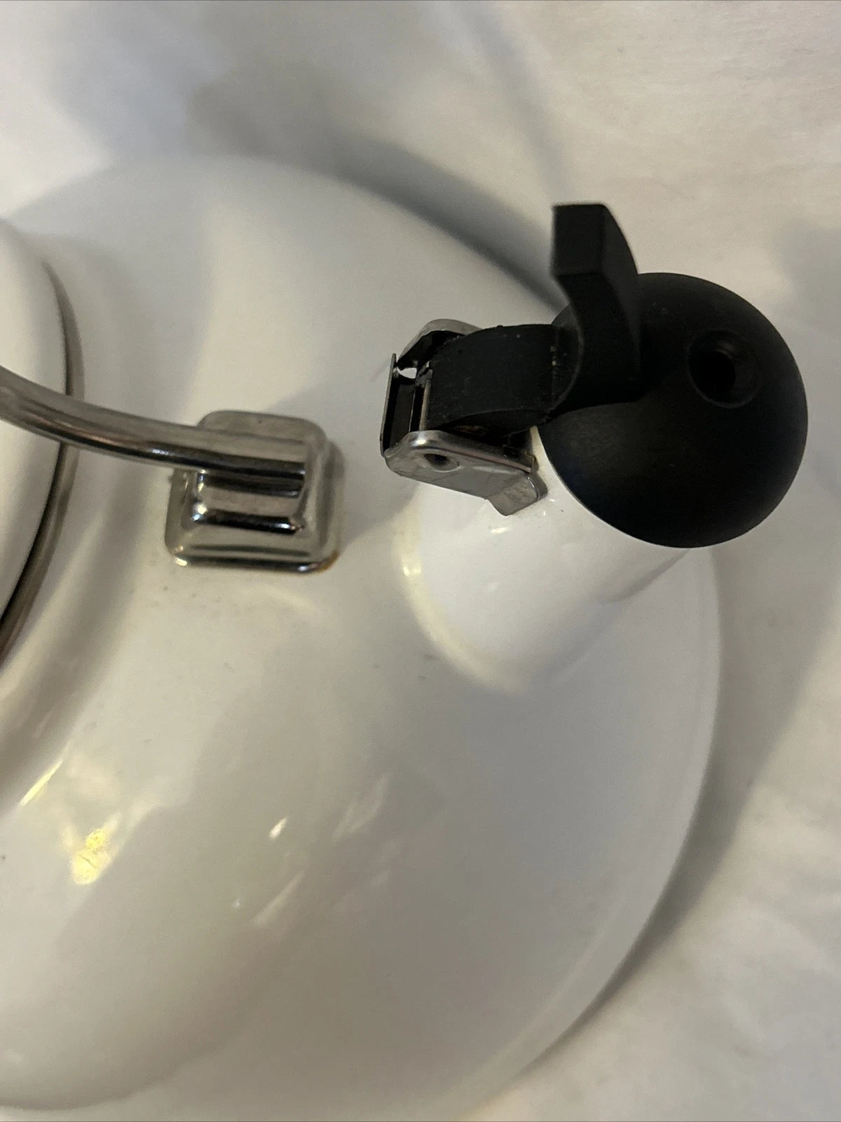 Chantal Enamel on Steel Vintage 1.7 Quart WHITE Whistling Tea Pot Kettle Preowne