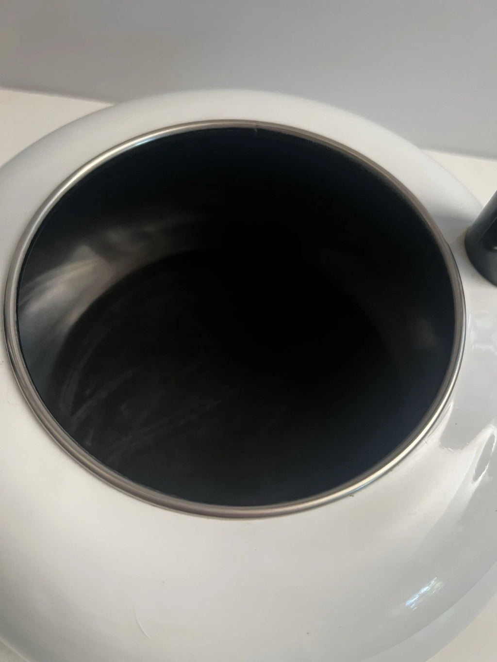 MCM Copco Sam Lebowitz Ultimo 2.5 Qt White Enameled Steel Whistling Tea Kettle