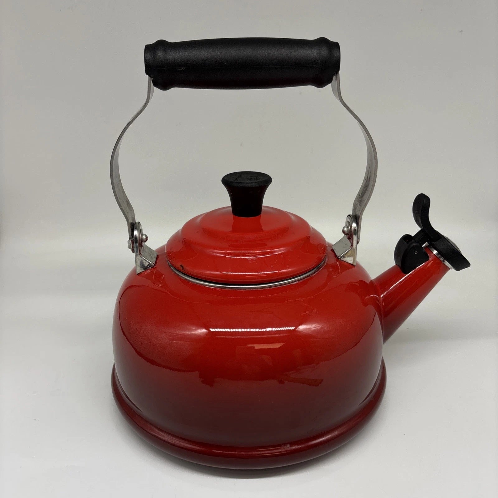 Le Creuset Whistling Tea Kettle Teapot Cerise Ombre 1.7 Qt Enamel On Steel