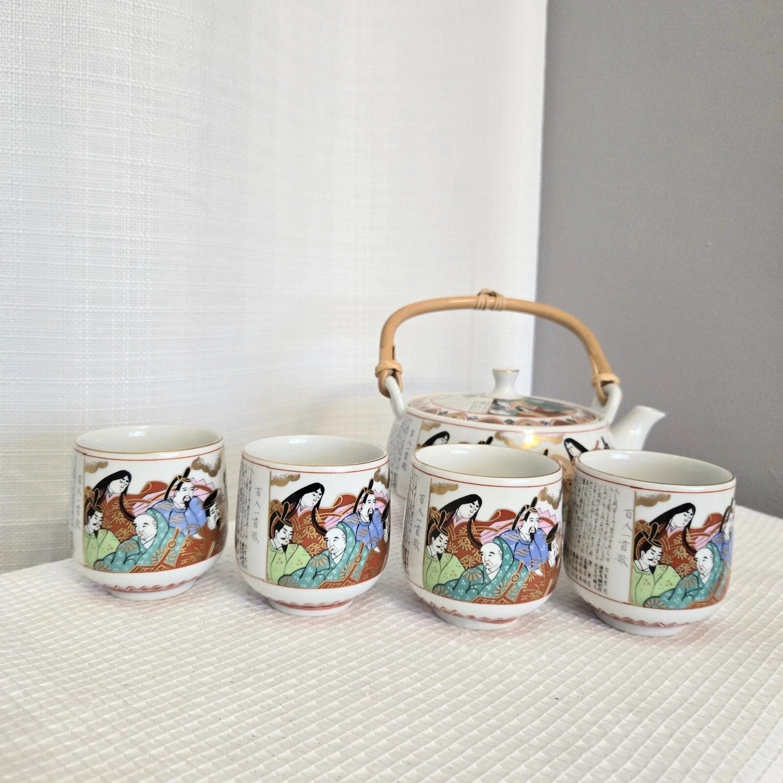 Vtg Porcelain Loose Leaf Teapot 4 Cups Oriental Design People Bamboo Handle