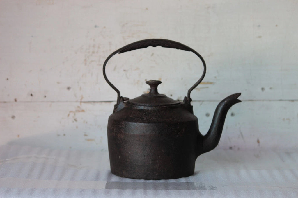 Enamel Inside Tea Kettle Vintage Cast Iron 4 Pints Kitchenware Made in England