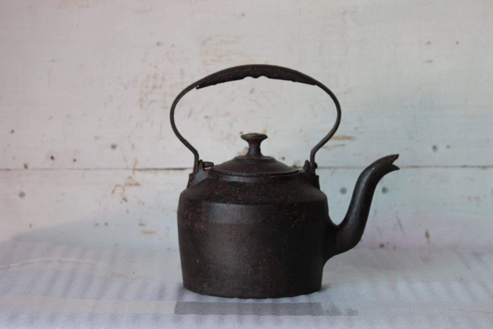 Enamel Inside Tea Kettle Vintage Cast Iron 4 Pints Kitchenware Made in England