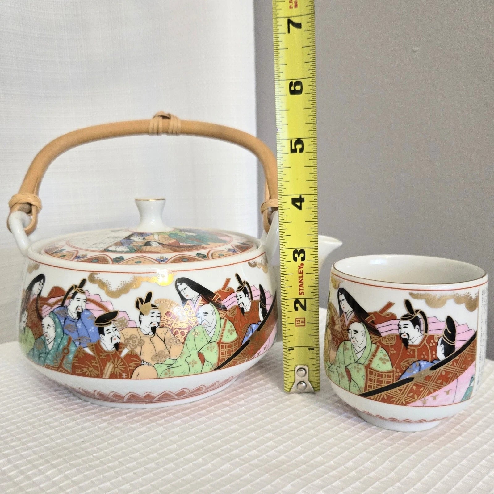 Vtg Porcelain Loose Leaf Teapot 4 Cups Oriental Design People Bamboo Handle