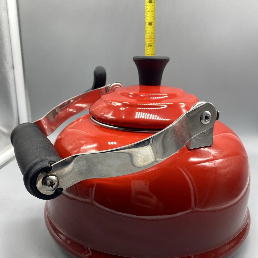 Le Creuset Classic Red Ombré Enamel Whistling Tea Kettle Pot 1.6 L / 1.7 Qt