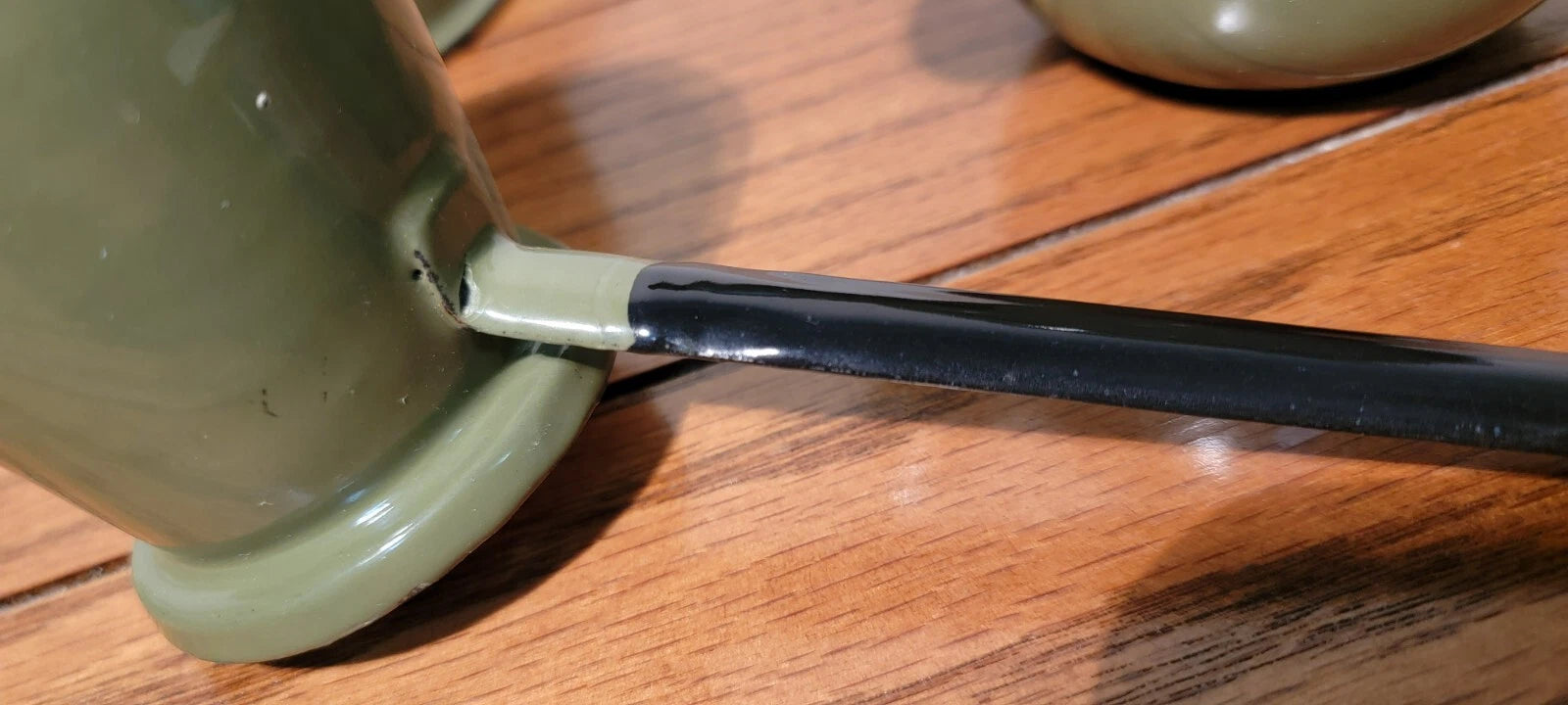 VINTAGE SET OF HUTA SILESIA ENAMEL WARE GREEN/WHITE CUP, TEA POT, WARMING POT