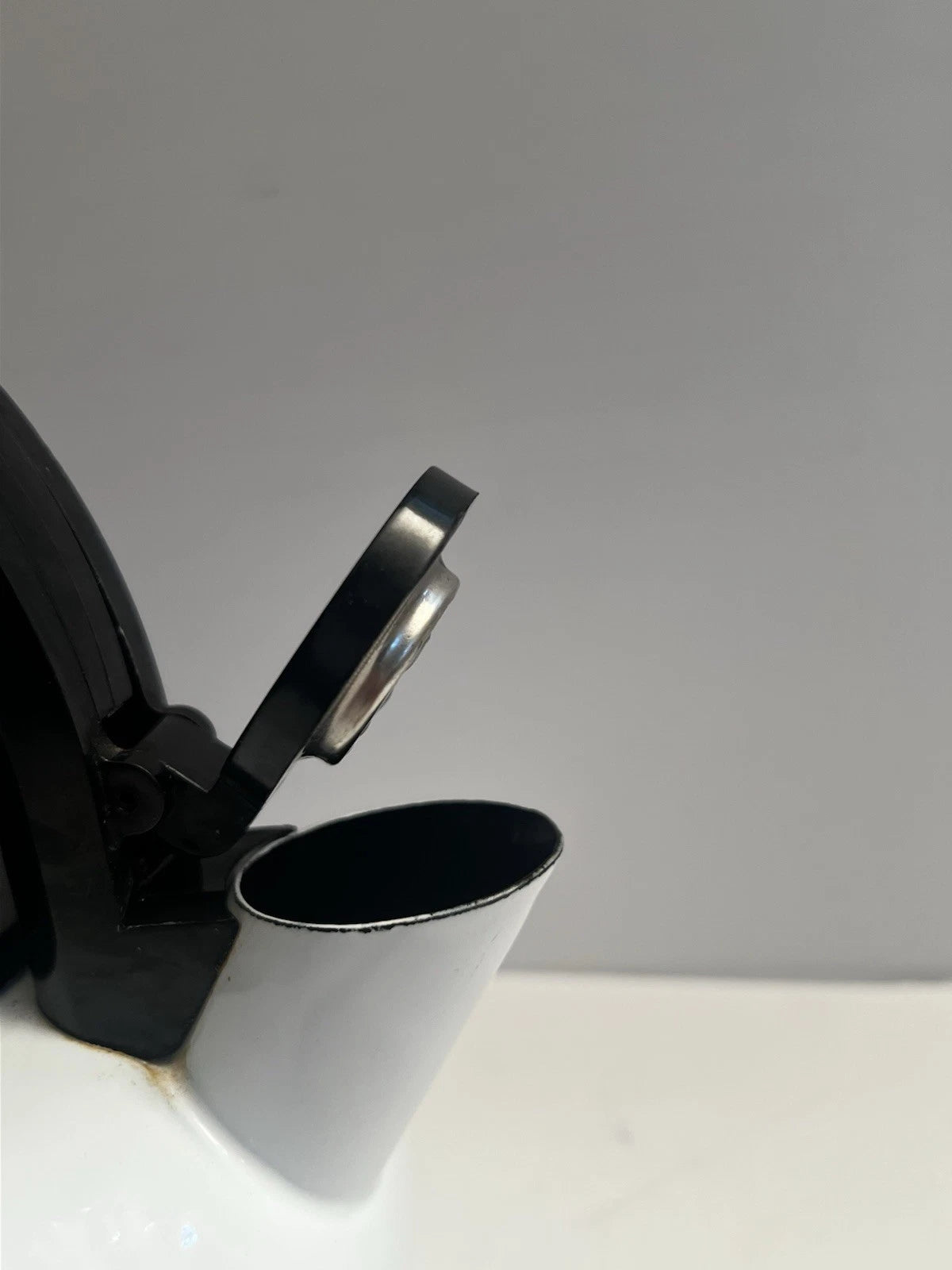 MCM Copco Sam Lebowitz Ultimo 2.5 Qt White Enameled Steel Whistling Tea Kettle