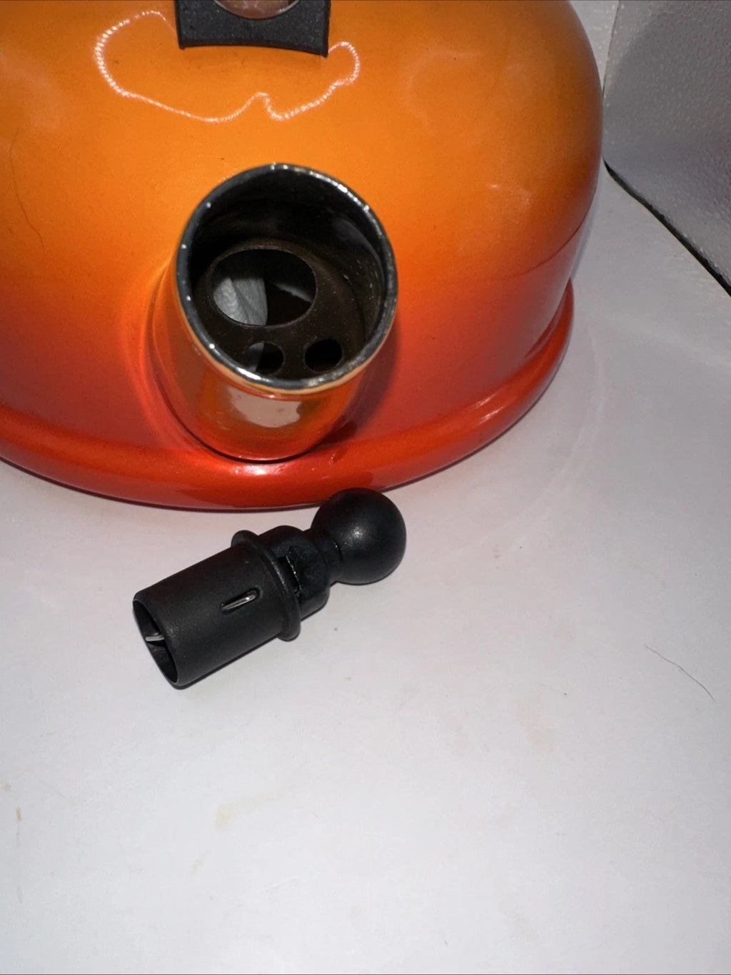 Le Creuset Orange Flame Enamel Whistling Tea Kettle Pot Sturdy Handle 1.7 Qt