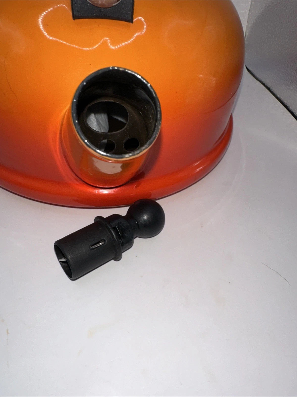 Le Creuset Orange Flame Enamel Whistling Tea Kettle Pot Sturdy Handle 1.7 Qt