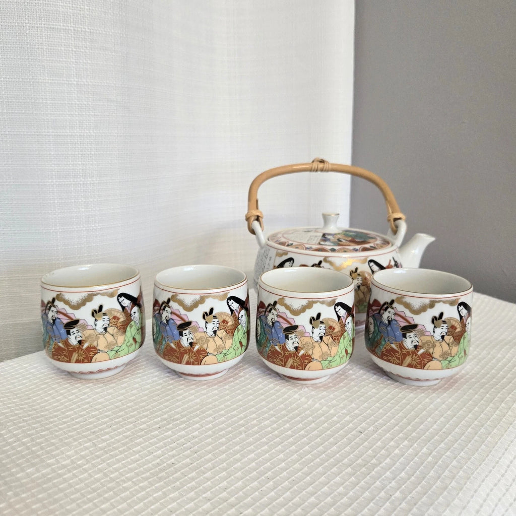 Vtg Porcelain Loose Leaf Teapot 4 Cups Oriental Design People Bamboo Handle