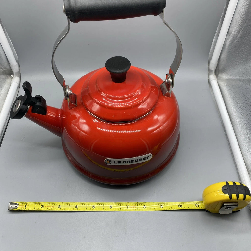 Le Creuset Classic Red Ombré Enamel Whistling Tea Kettle Pot 1.6 L / 1.7 Qt