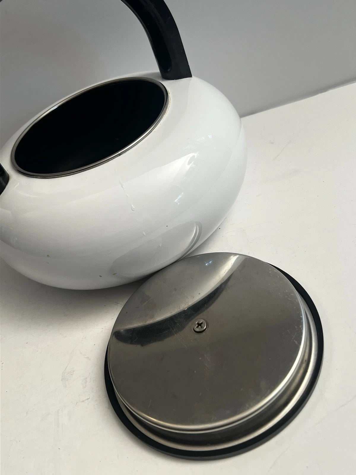 MCM Copco Sam Lebowitz Ultimo 2.5 Qt White Enameled Steel Whistling Tea Kettle