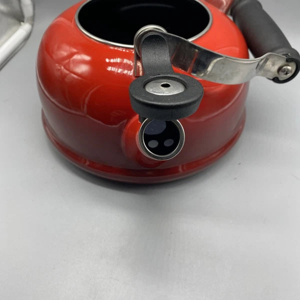Le Creuset Classic Red Ombré Enamel Whistling Tea Kettle Pot 1.6 L / 1.7 Qt