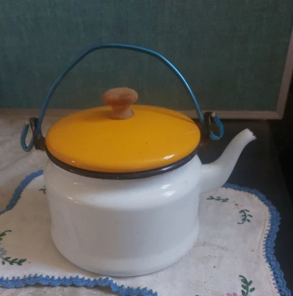 Vtg enamel ware tea kettle pitcher farmhouse chic yellow and white